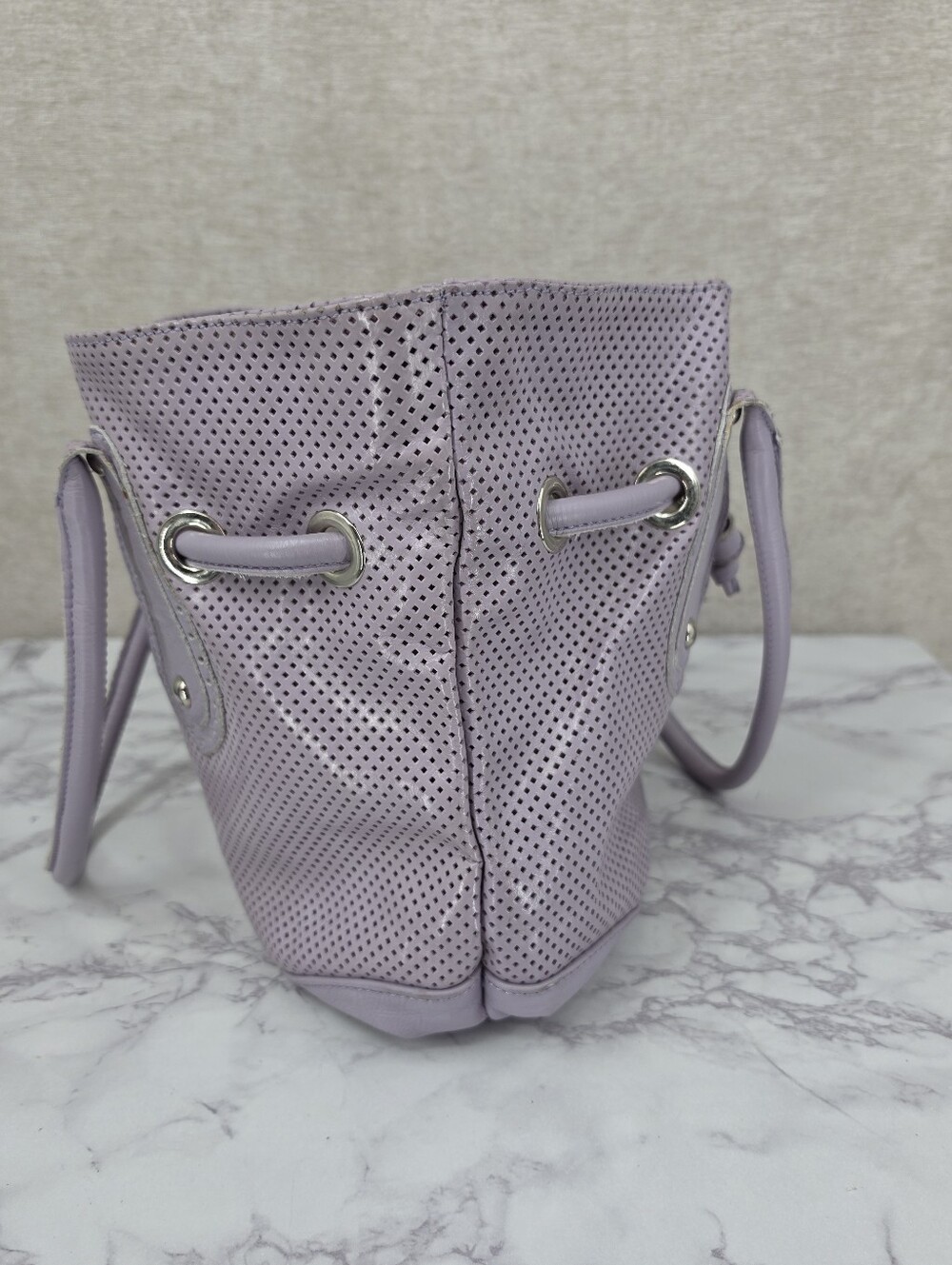 Innue Italian Leather Lavender Perforated Drawcord Tote Bag Women's Shoulder Bag - Picture 8 of 15